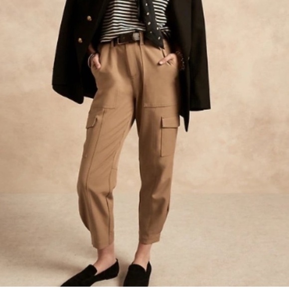 NEW BANANA REPUBLIC HIGH WAISTED TAPERED CARGO - PLEATED CUFF - LUXURIOUS FABRIC - Picture 10 of 16